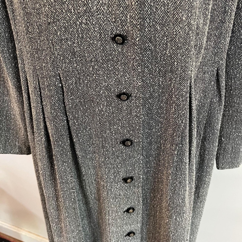 Classic Black Collar Gray Button-Front Women's Dr… - image 4